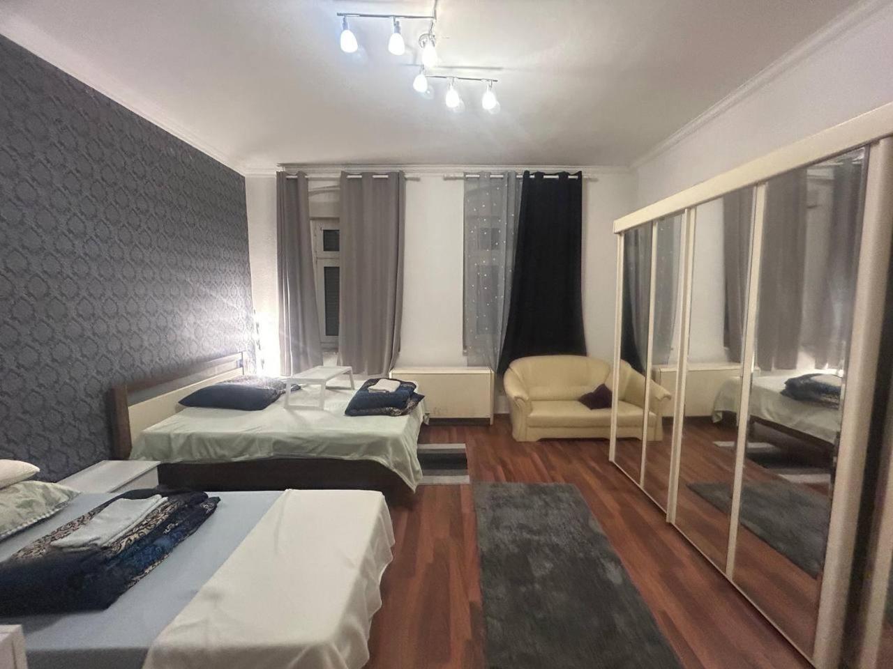 2 Room Apartament Messe Есен Екстериор снимка