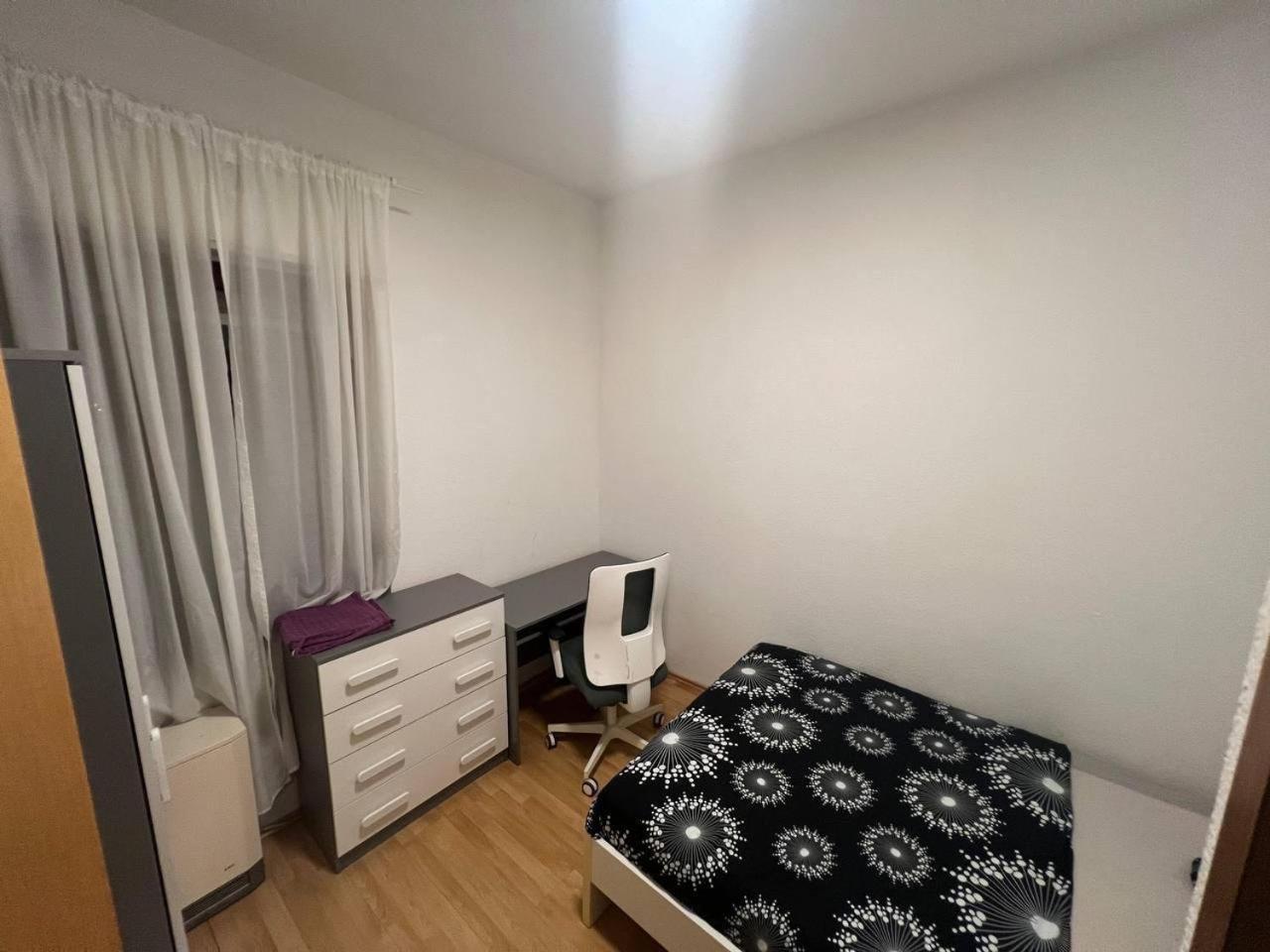 2 Room Apartament Messe Есен Екстериор снимка